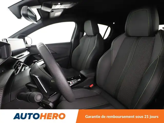 Peugeot 208 view 10