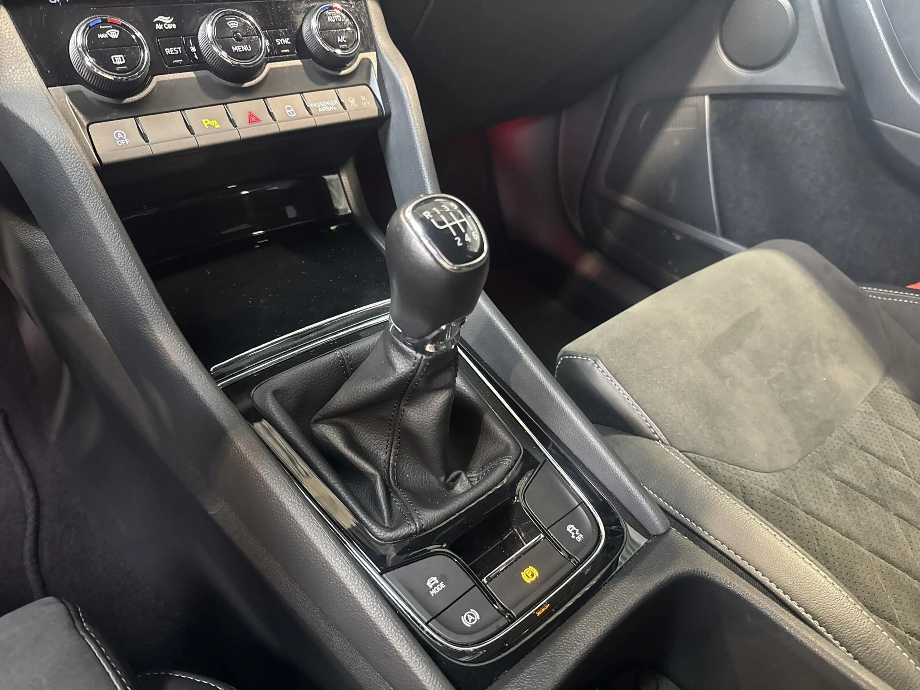 Skoda Kodiaq 1.5 TSI Sportline Business | Achteruitrijcamera | — photo 14
