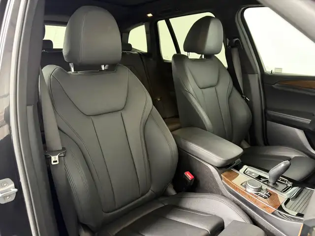 BMW X3 view 5