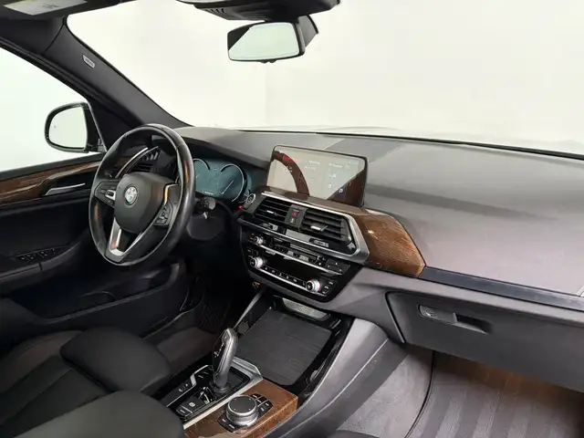 BMW X3 view 4
