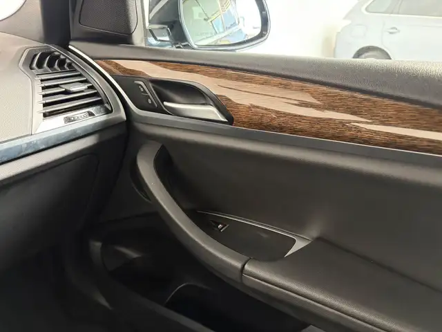BMW X3 view 18