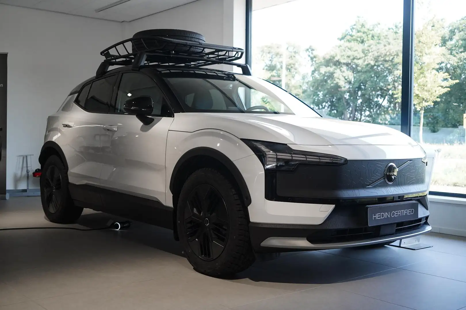 Volvo EX30 Cross Country Twin Motor Performance Ultra 69 kWh Weiß - 2