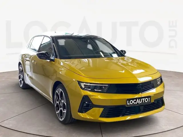 Opel Astra view 3