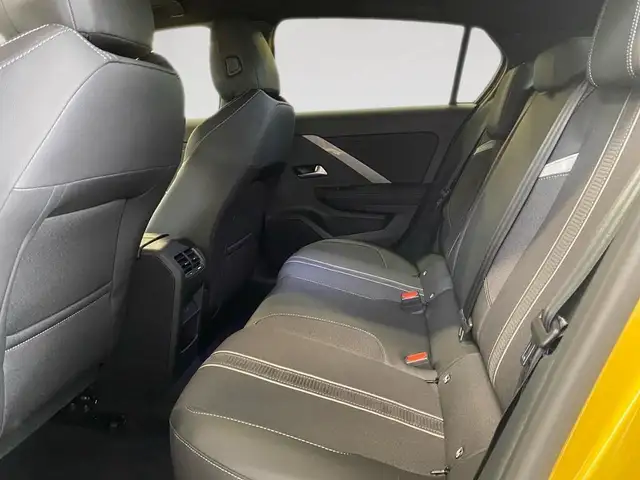Opel Astra view 8