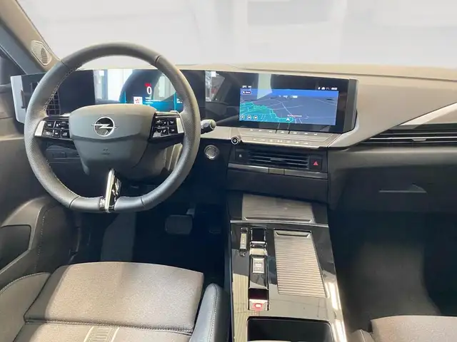 Opel Astra view 6