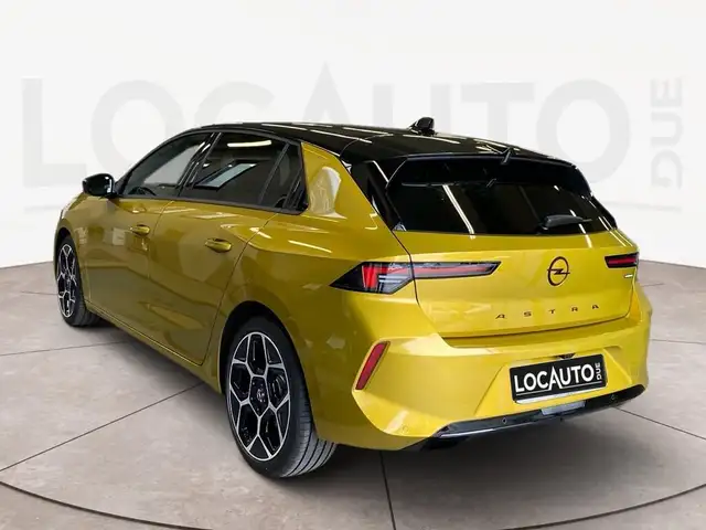 Opel Astra view 5