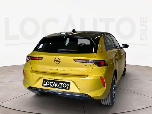 Opel Astra view 4