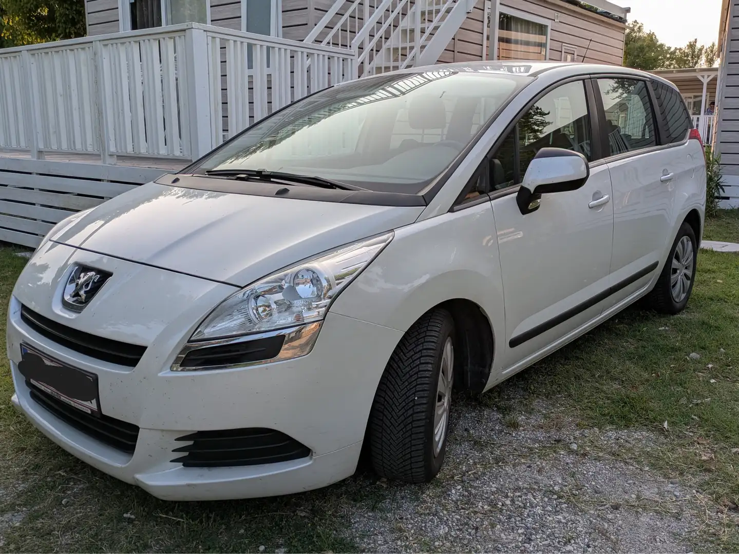 Peugeot 5008 1,6 VTI 120 Access Weiß - 1
