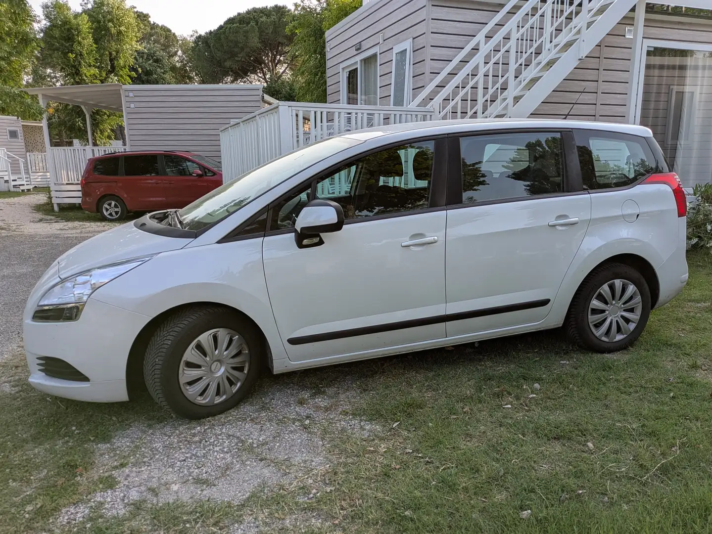 Peugeot 5008 1,6 VTI 120 Access Weiß - 2