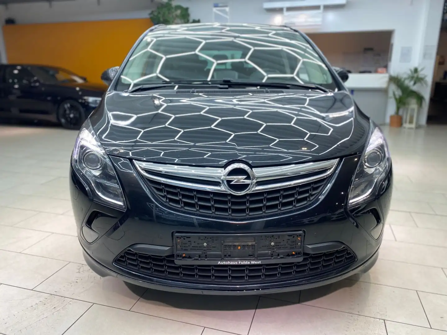 Opel Zafira Tourer 2.0 CDTI Innovation 7-Sitzer Standhzg RueFaKa Navi Schwarz - 2