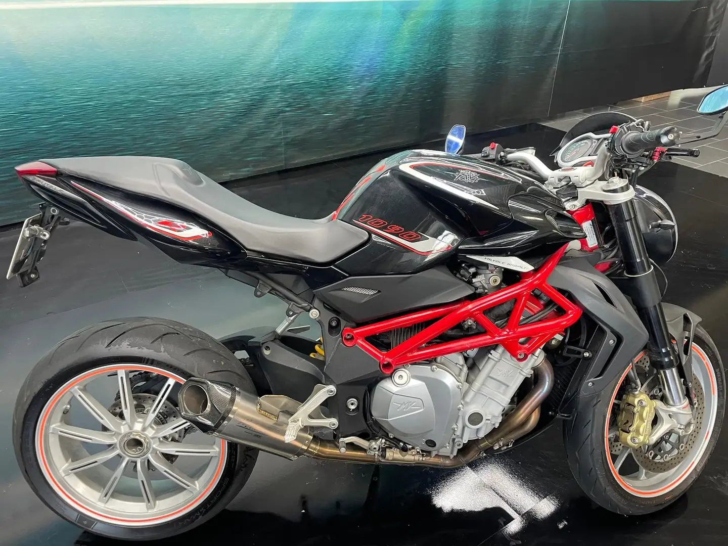 MV Agusta Brutale 1090 R - 2