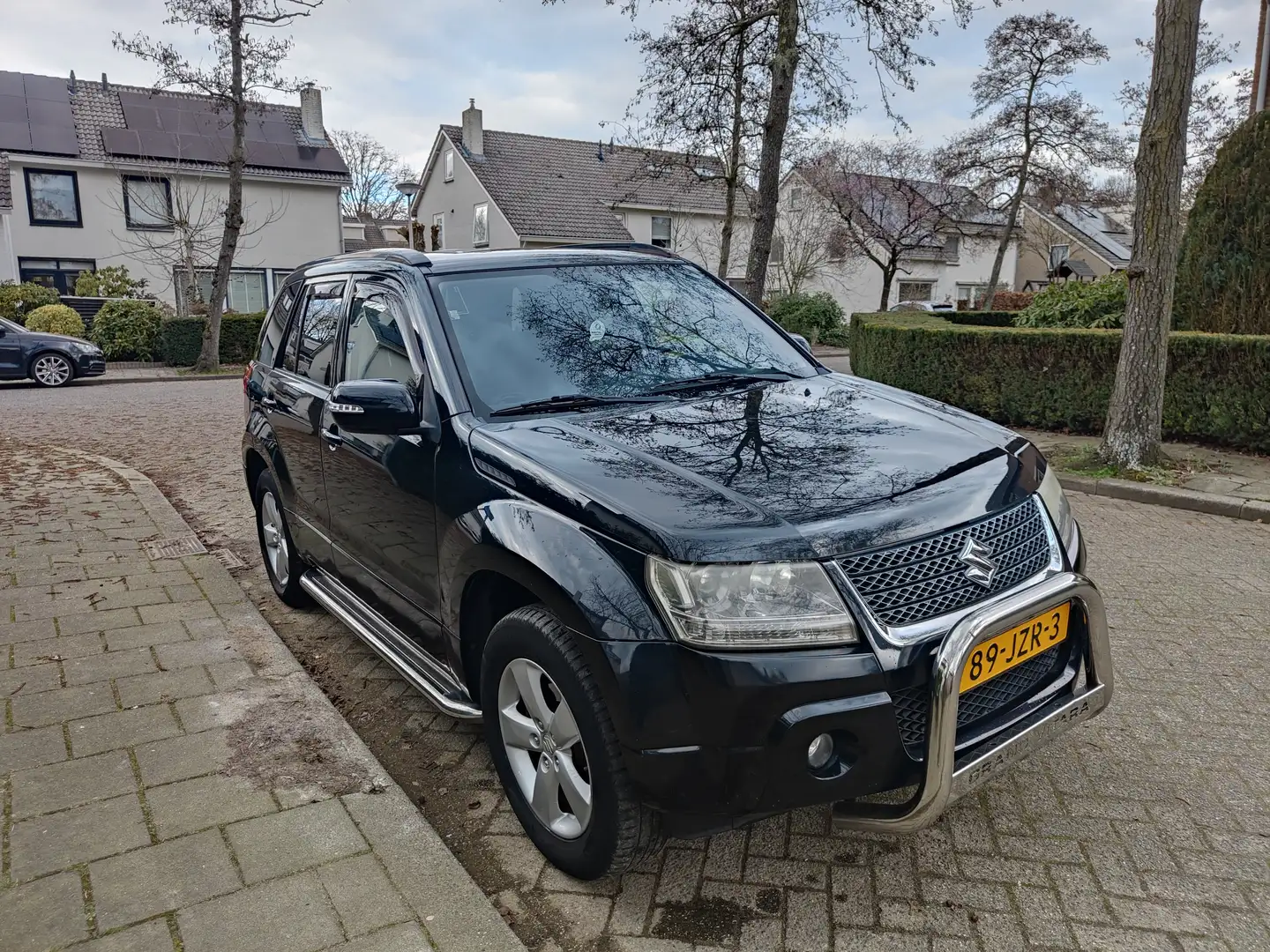 Suzuki Grand Vitara 2.4 Exclusive Schwarz - 1