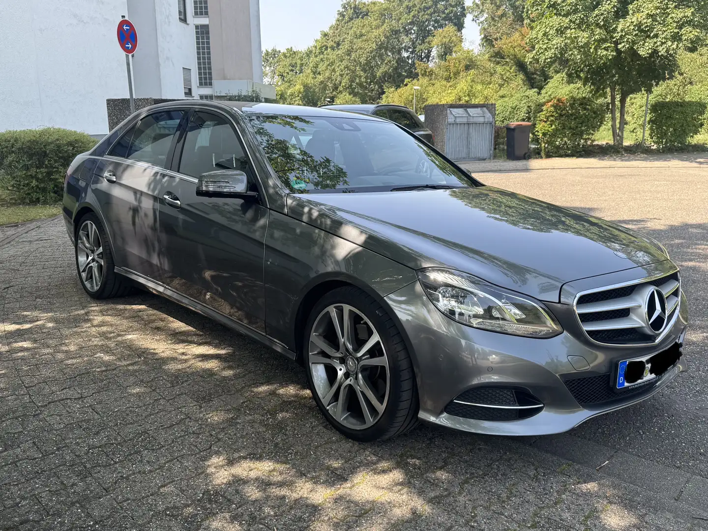 Mercedes-Benz E 300 E 300 BlueTEC 9G-TRONIC Šedá - 1