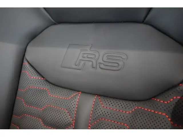 Audi RS Q8 view 24