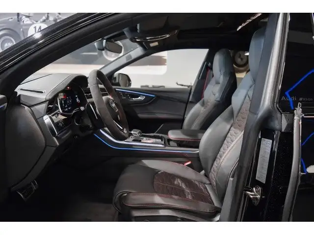 Audi RS Q8 view 5