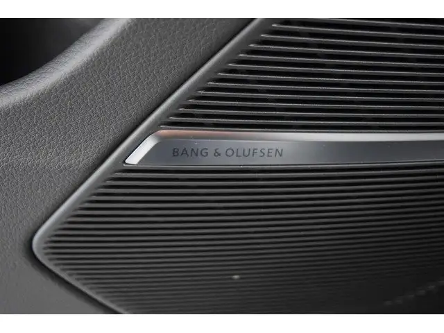 Audi RS Q8 view 23