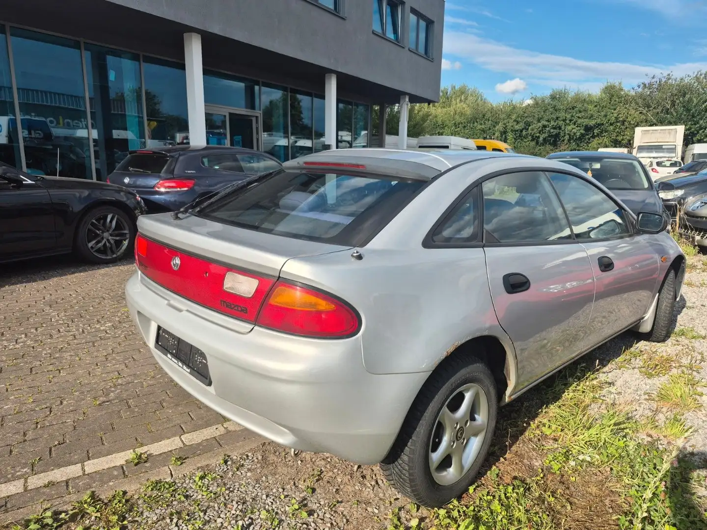 Mazda 323 F Argintiu - 2