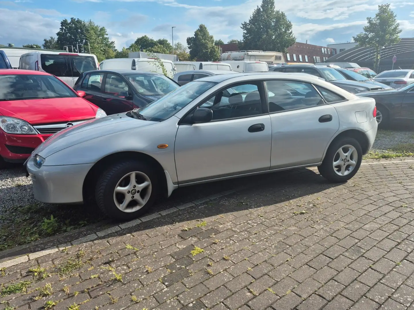Mazda 323 F Argintiu - 1