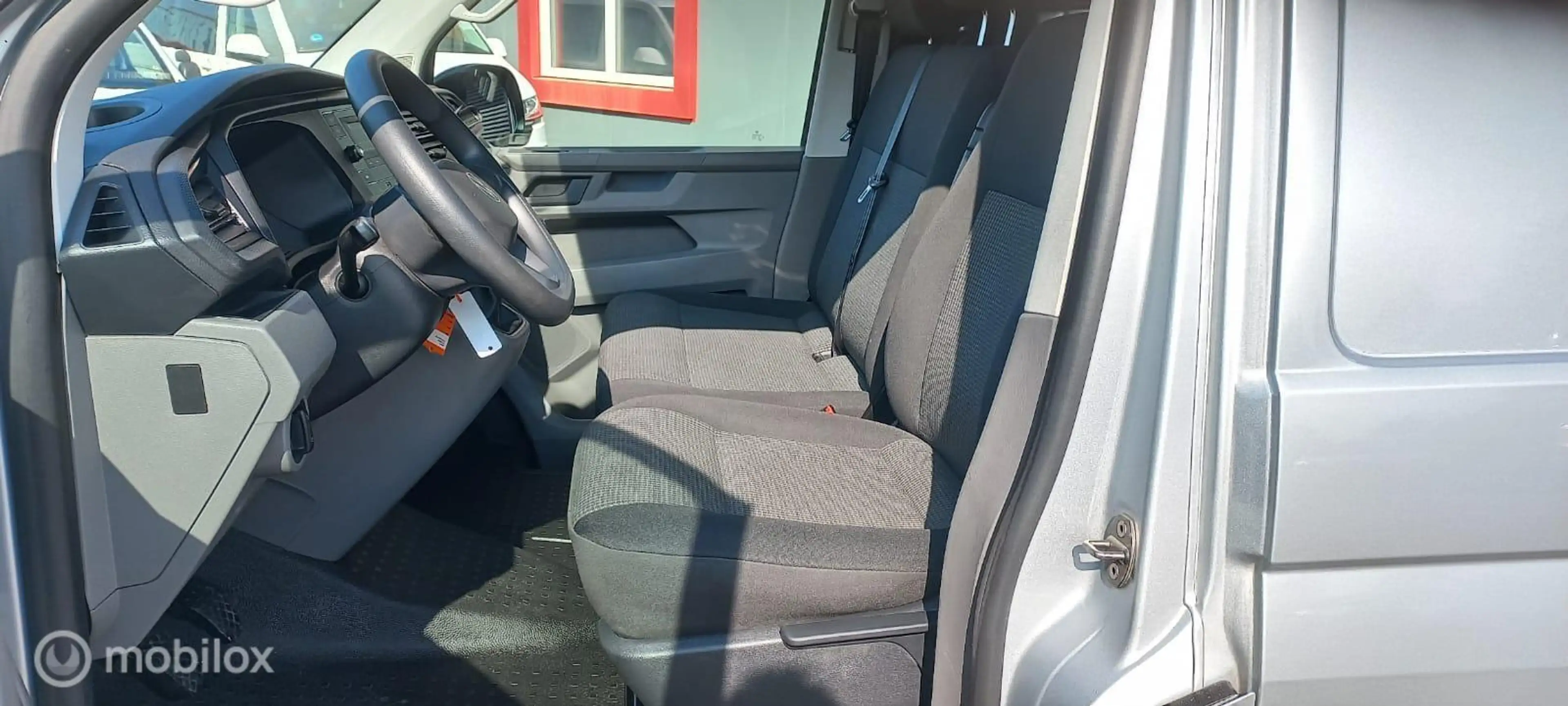 Volkswagen T6.1 Transporter 2.0 TDI L2H1 28 — photo 9