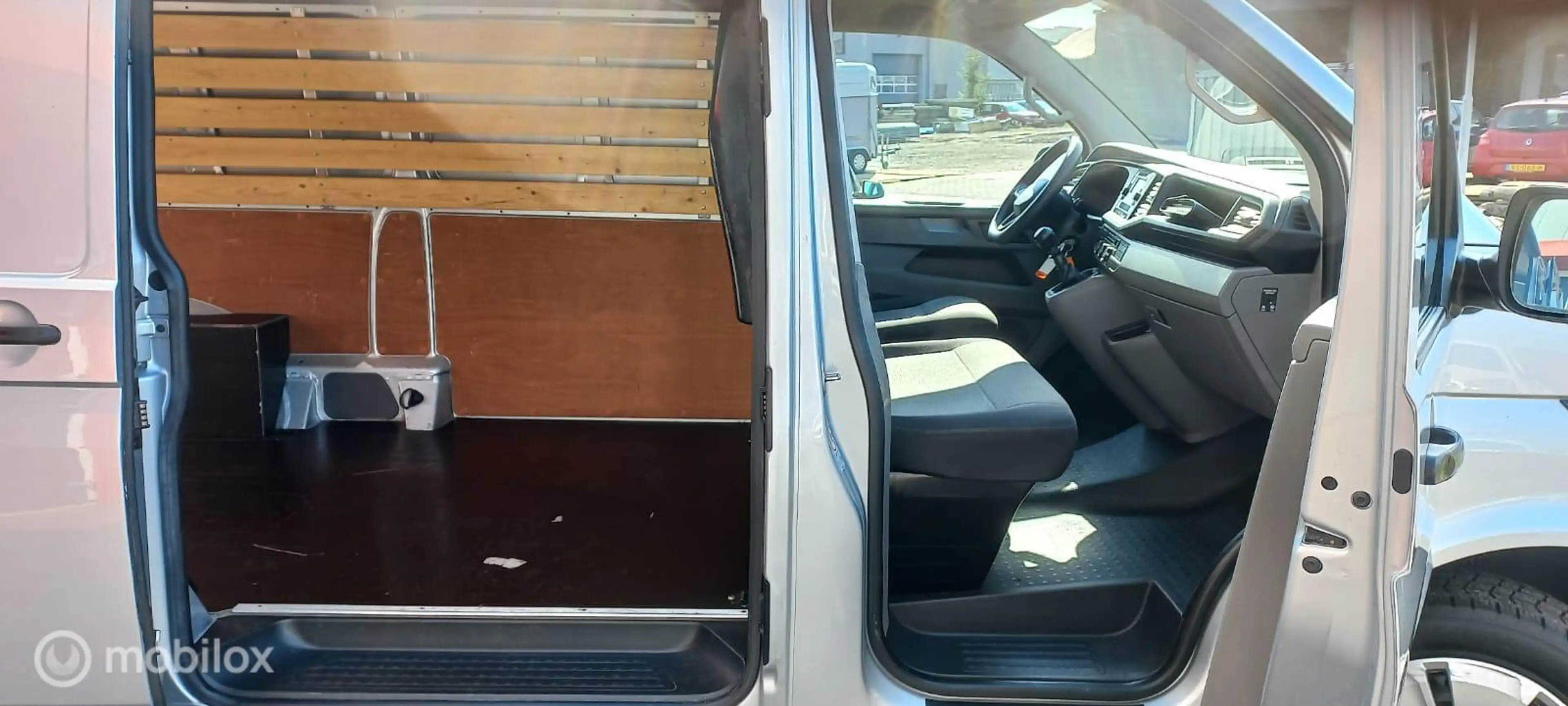 Volkswagen T6.1 Transporter 2.0 TDI L2H1 28 — photo 7