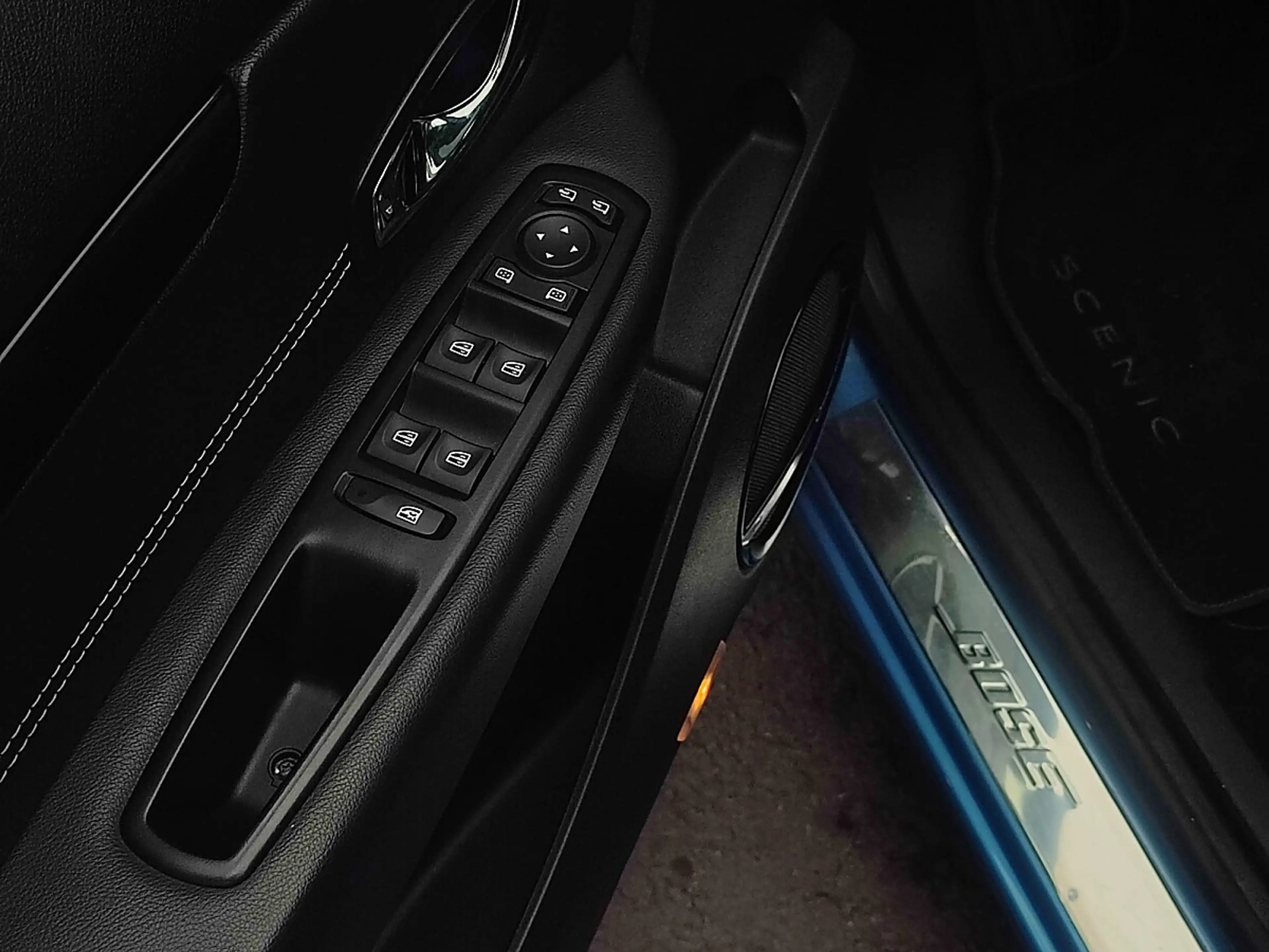 Renault Scenic Scénic dCi 110 EDC Bose Edition — photo 12