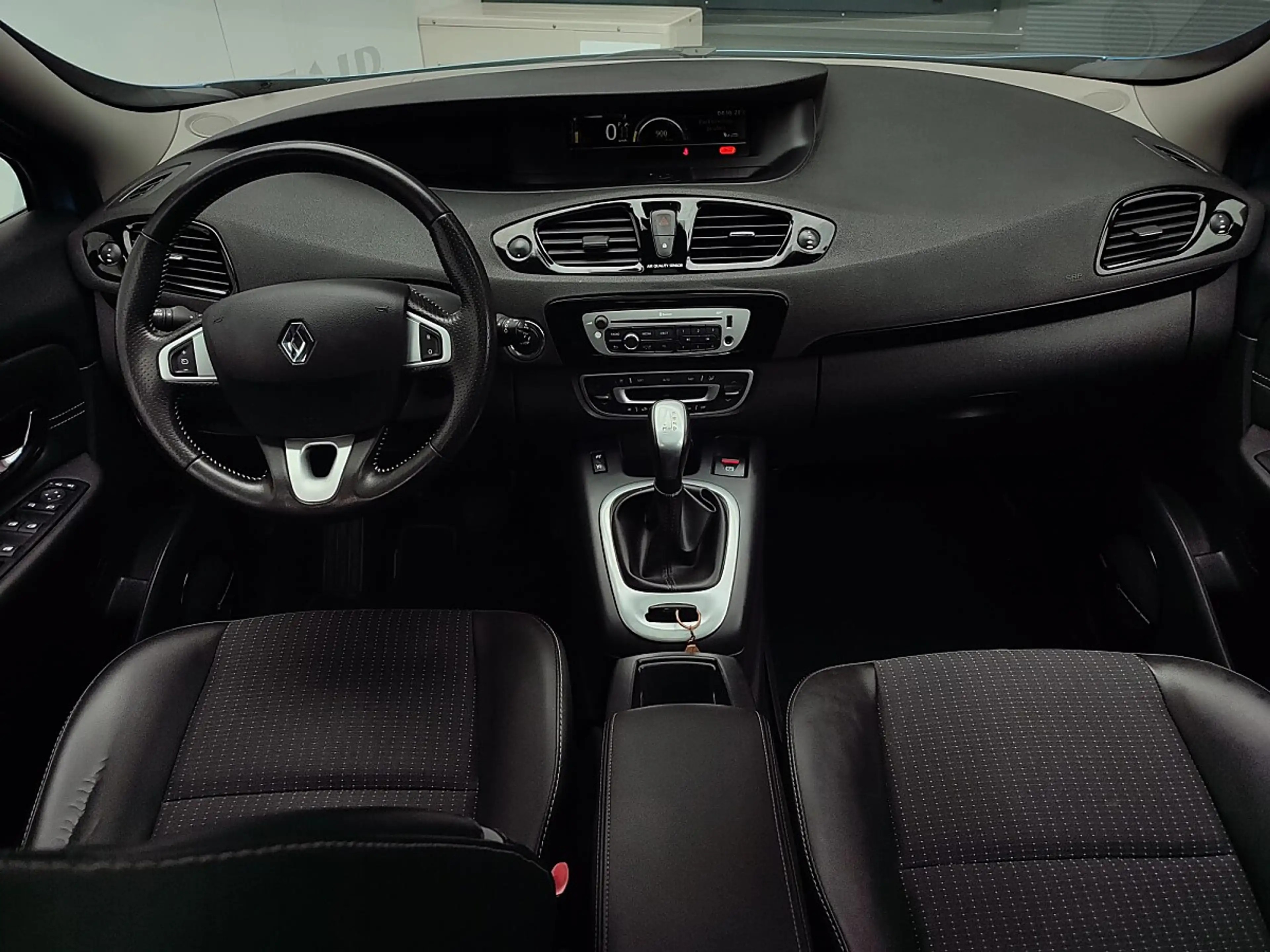 Renault Scenic Scénic dCi 110 EDC Bose Edition — photo 10