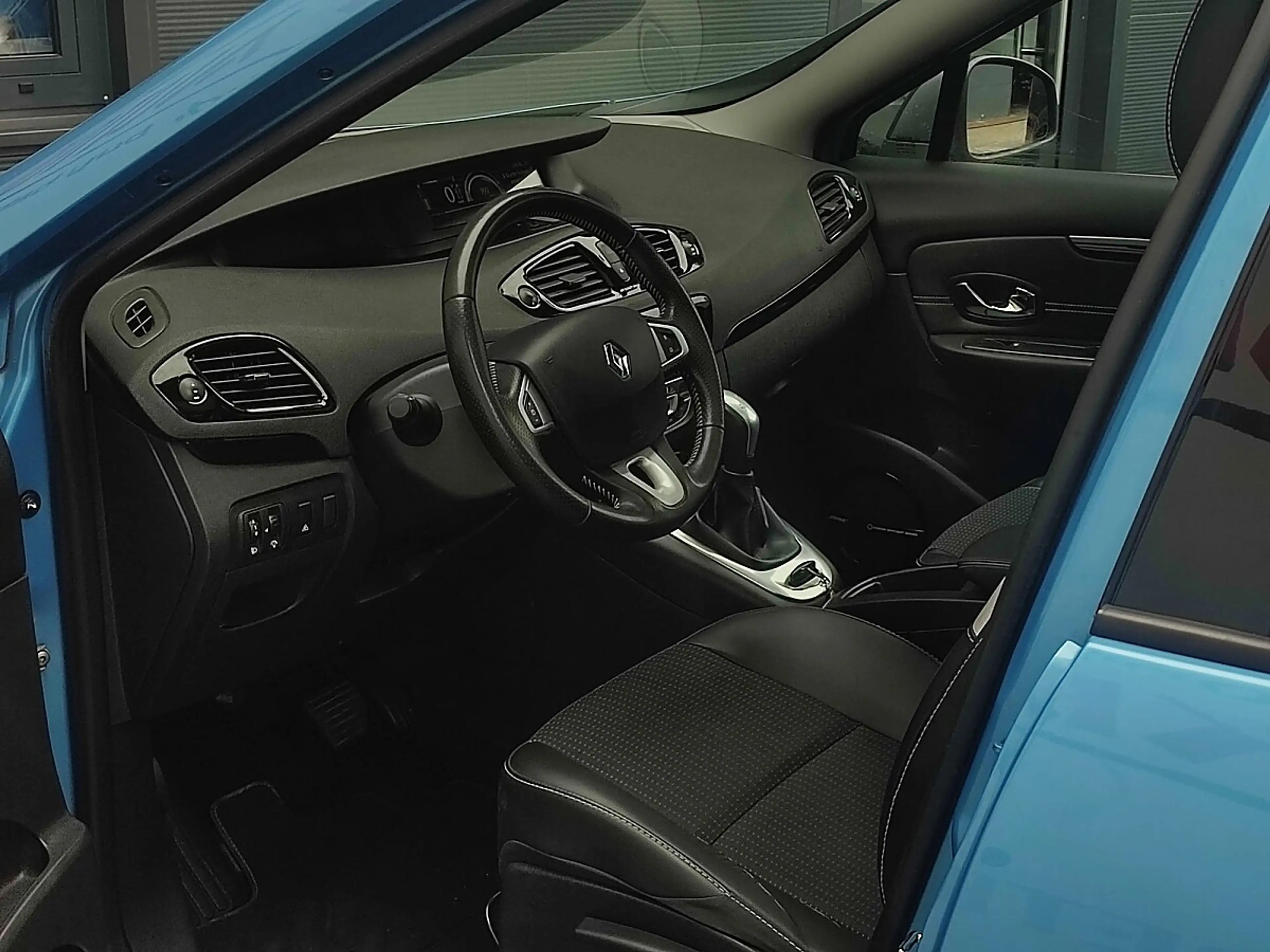 Renault Scenic Scénic dCi 110 EDC Bose Edition — photo 7