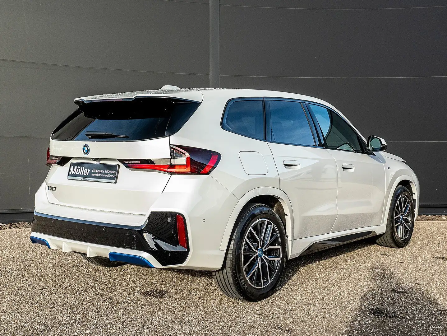 BMW iX1 xDrive30 M Sportpaket AHK 360° HUD AdaptLED 1VB Weiß - 2