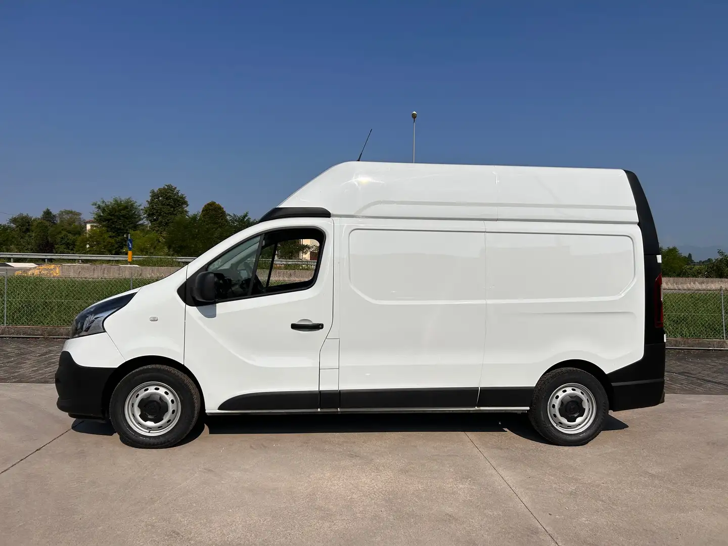 Renault Trafic L2H2 Blanc - 1