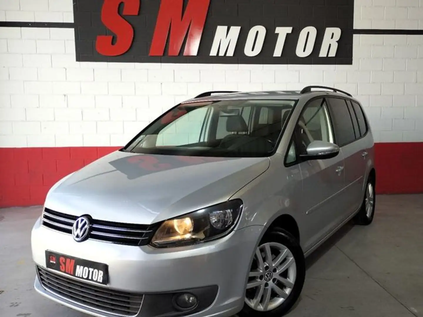 Volkswagen Touran 1.6TDI Advance 105 Plateado - 1