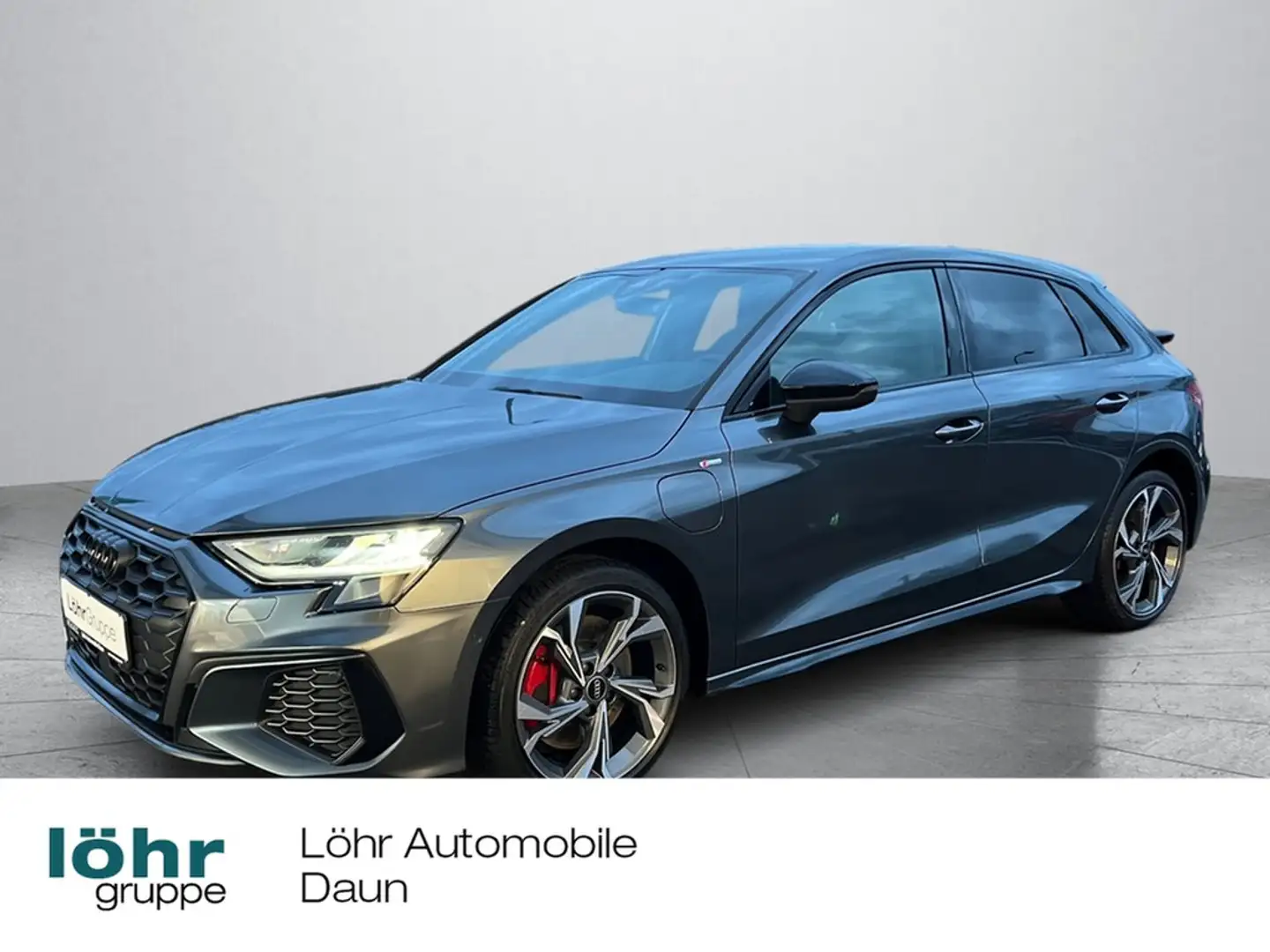 Audi A3 Sportback S line 45 TFSI e 180(245) kW(PS) S tr... Grau - 1