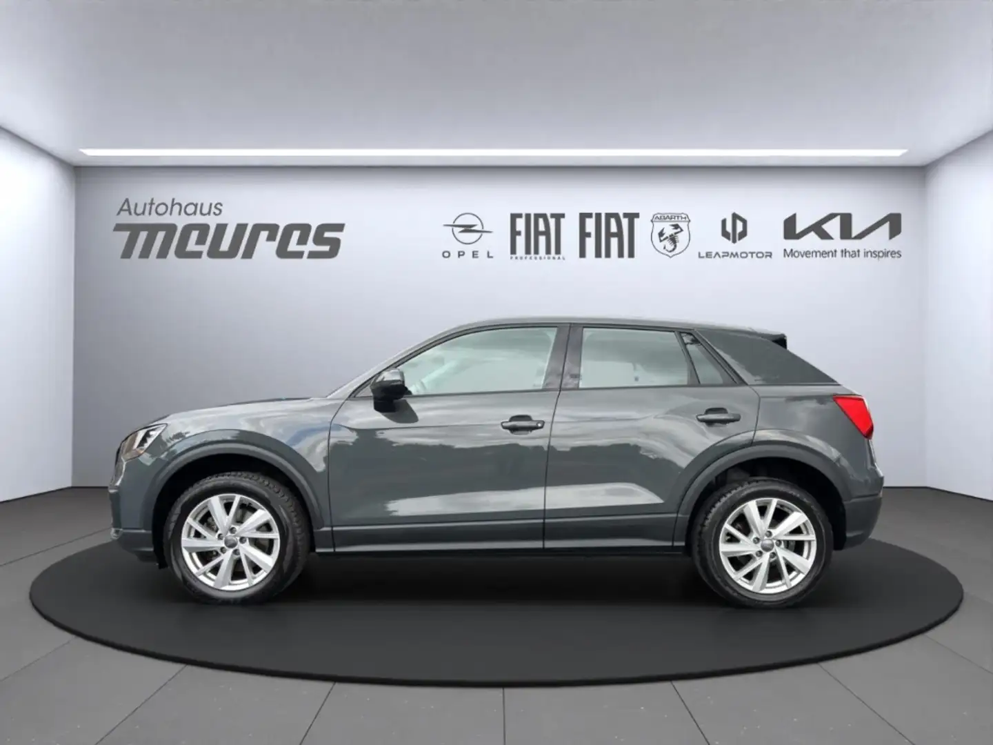 Audi Q2 2.0 TDI AHK El. Parkbremse Alu PDC Notbremsass. Re Grau - 2