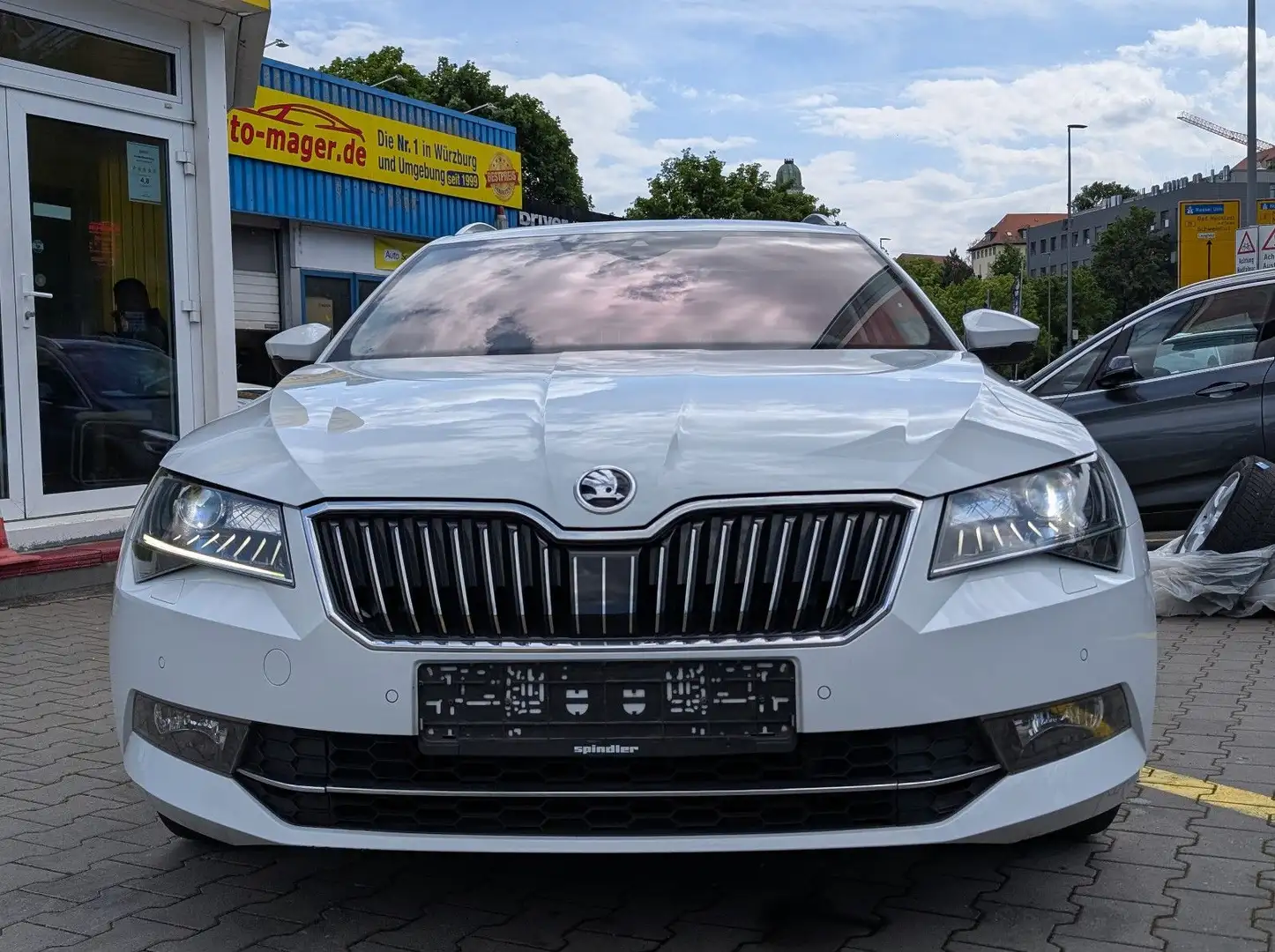 Skoda Superb Combi*Memo*Pano*BiXen*RKam*DCC*AHK*CarPlay Weiß - 2