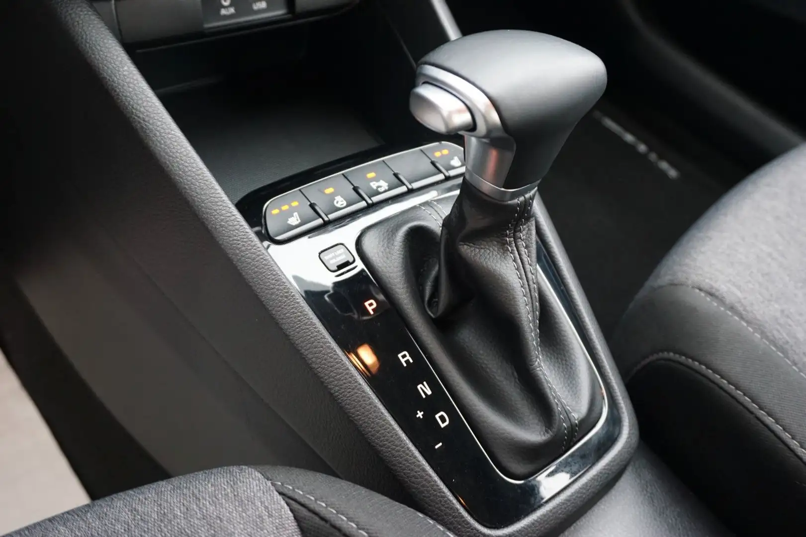 Kia Stonic Edition 7 Autom.*Navi-App*SH*PDC*AHK* Silber - 2