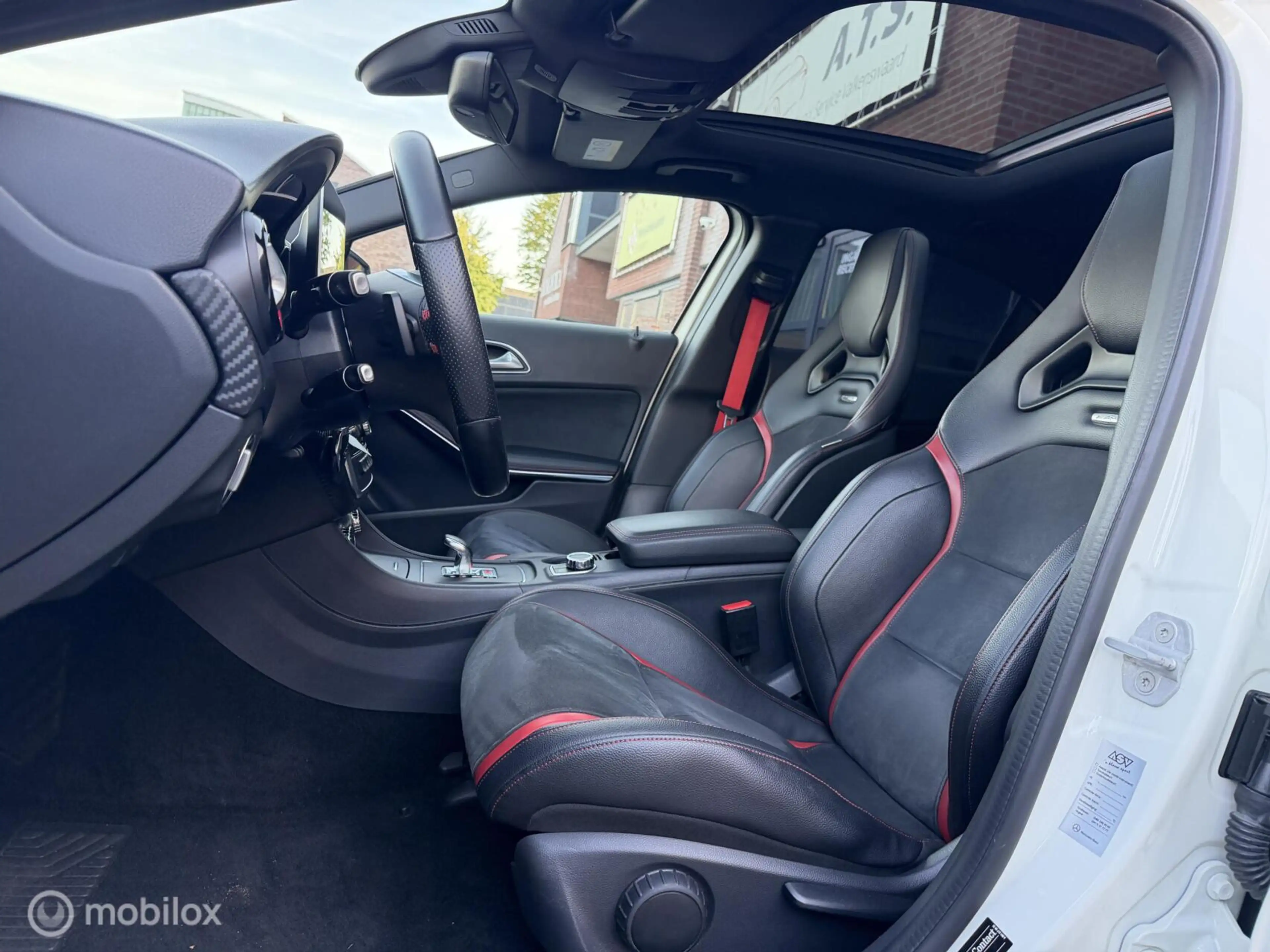 Mercedes-Benz A 45 AMG 4MATIC Edition 1 PANO*SCHAALSTOELEN* — photo 11