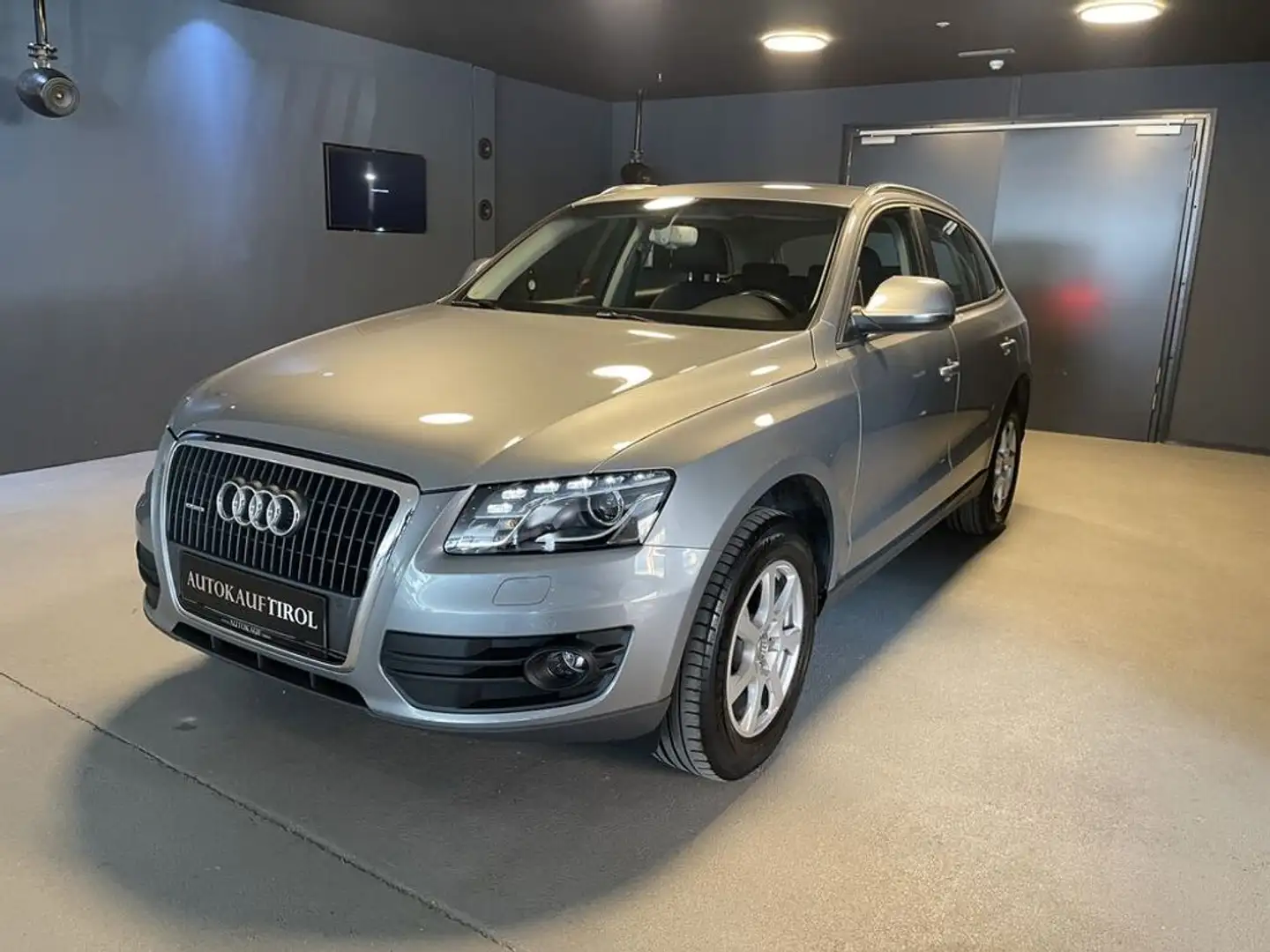 Audi Q5 2.0 TDI quattro (105kW) Grau - 1