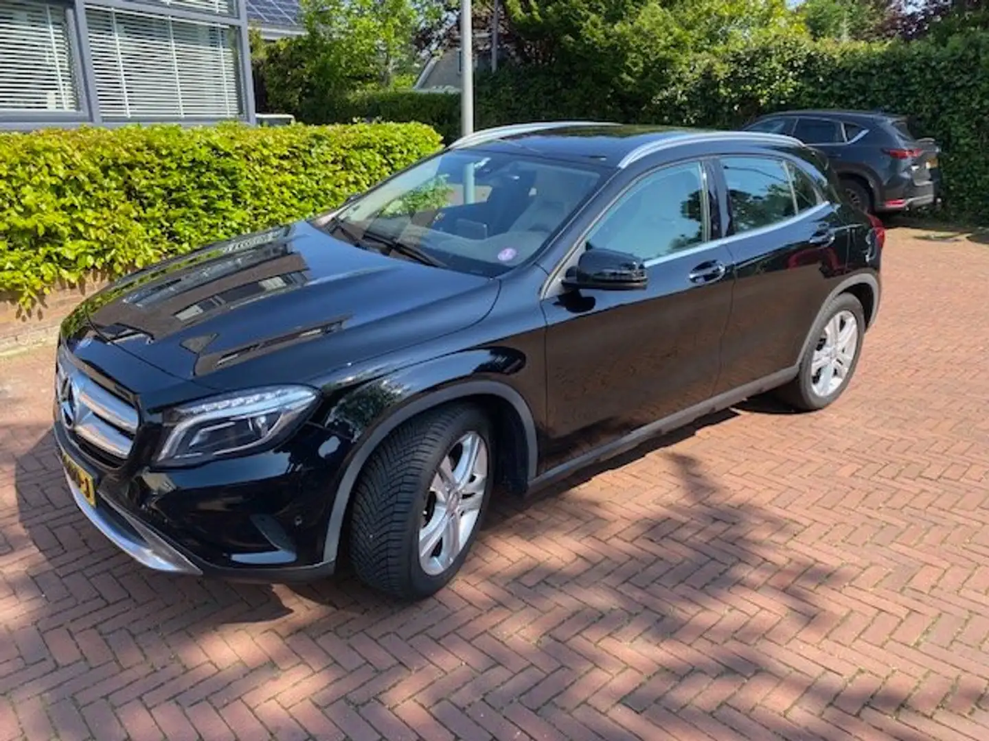 Mercedes-Benz GLA 180 Prestige Zwart - 1