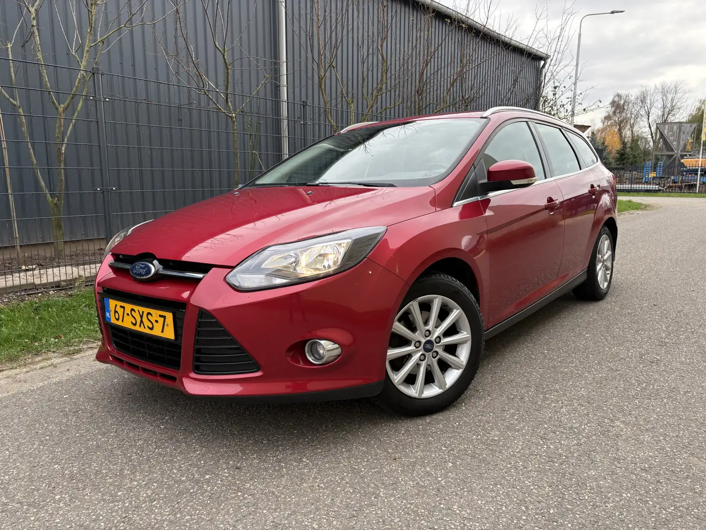 Ford Focus Wagon 1.6 TI-VCT First Edition / AIRCO ECC / CRUIS Rojo - 1