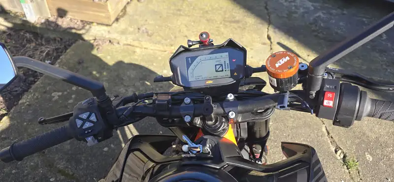 KTM 890 Duke R - foto 2