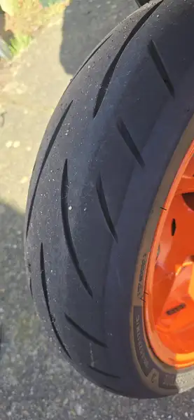 KTM 890 Duke R - foto 8