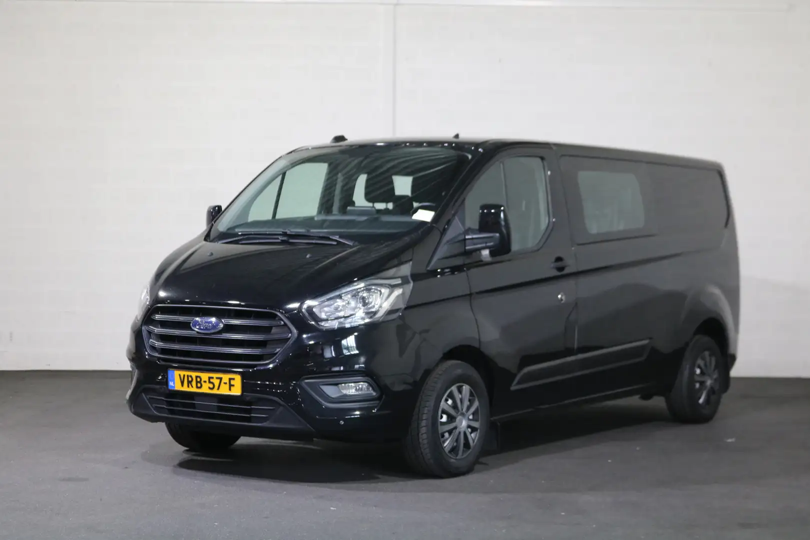 Ford Transit Custom 2.0 TDCI L2 H1 Trend DC Zwart - 1