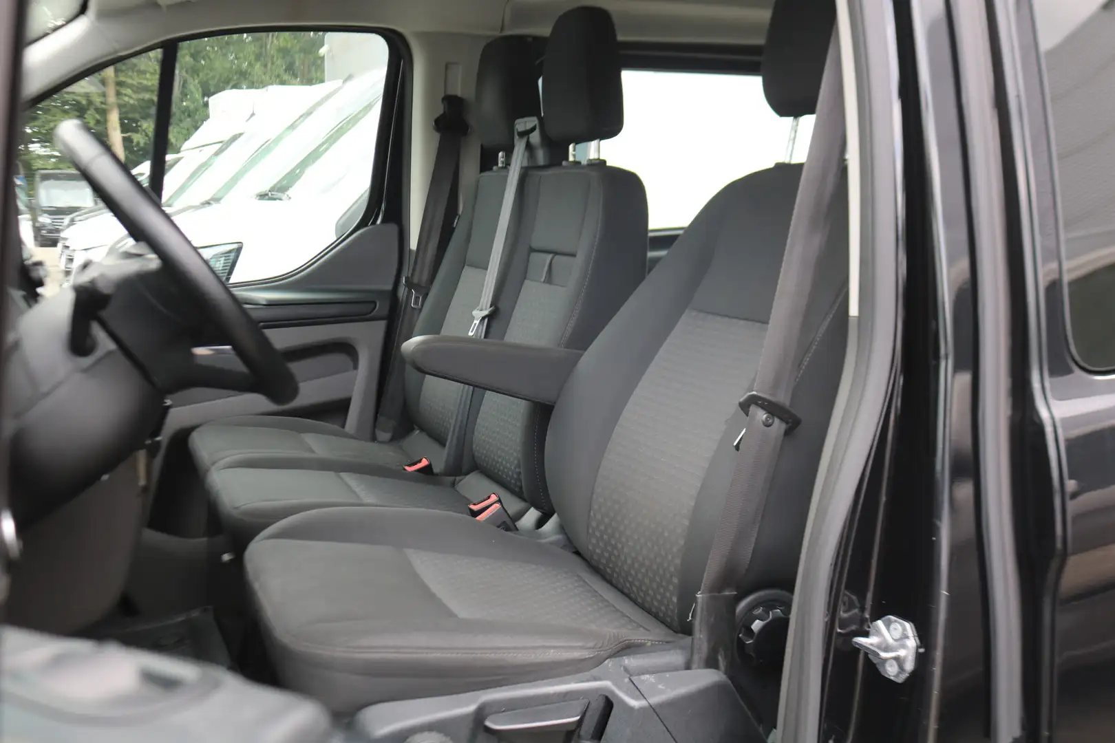 Ford Transit Custom 2.0 TDCI L2 H1 Trend DC Zwart - 2
