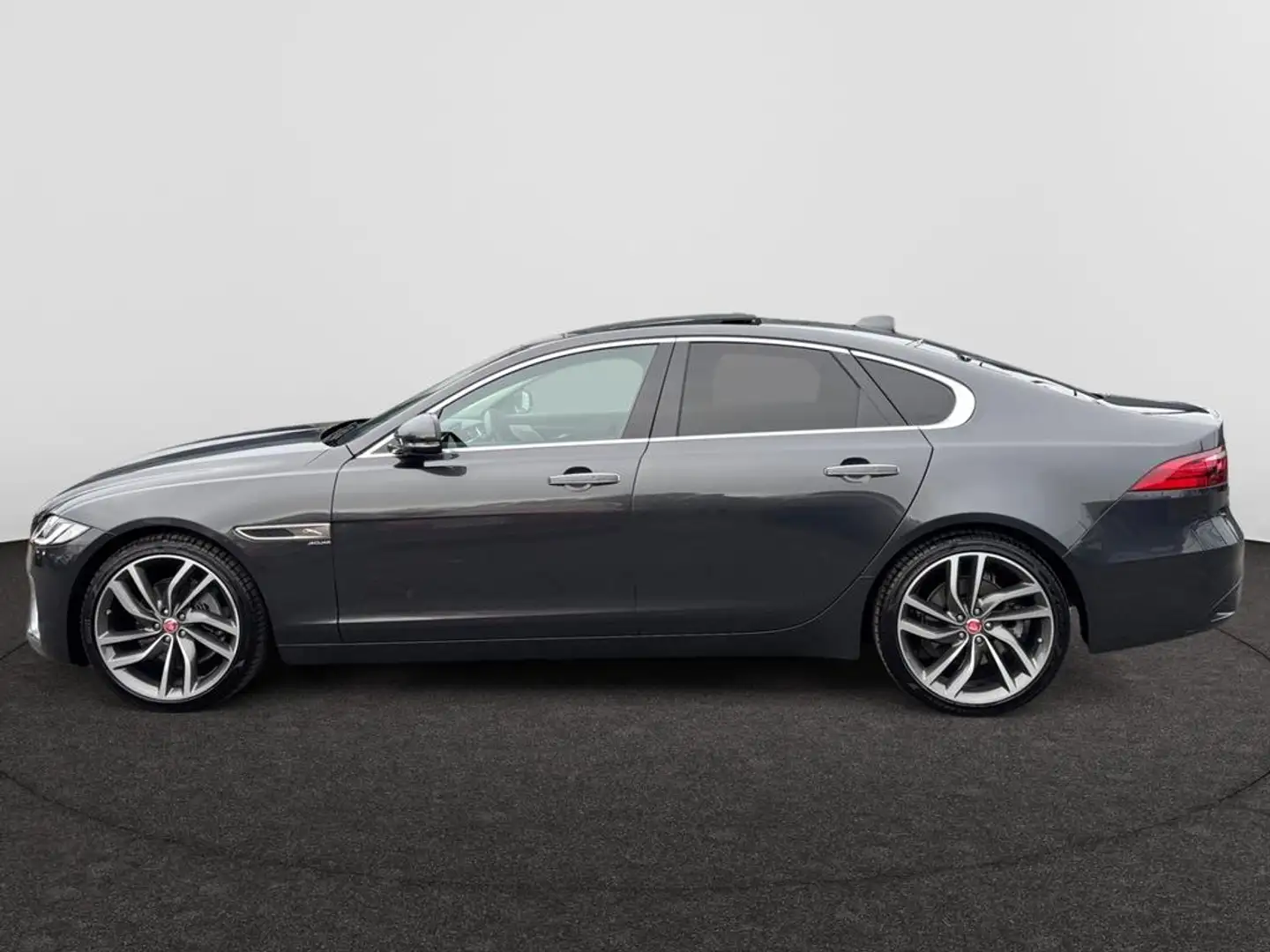 Jaguar XF 2.0 D MHEV D200 R-Dynamic S Grey - 2