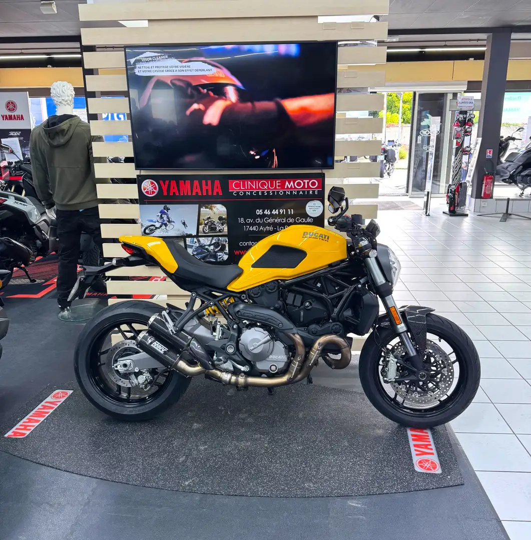 Ducati Monster 821 Jaune - 1