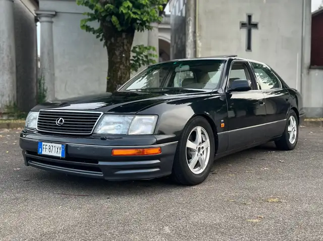 Lexus LS 400