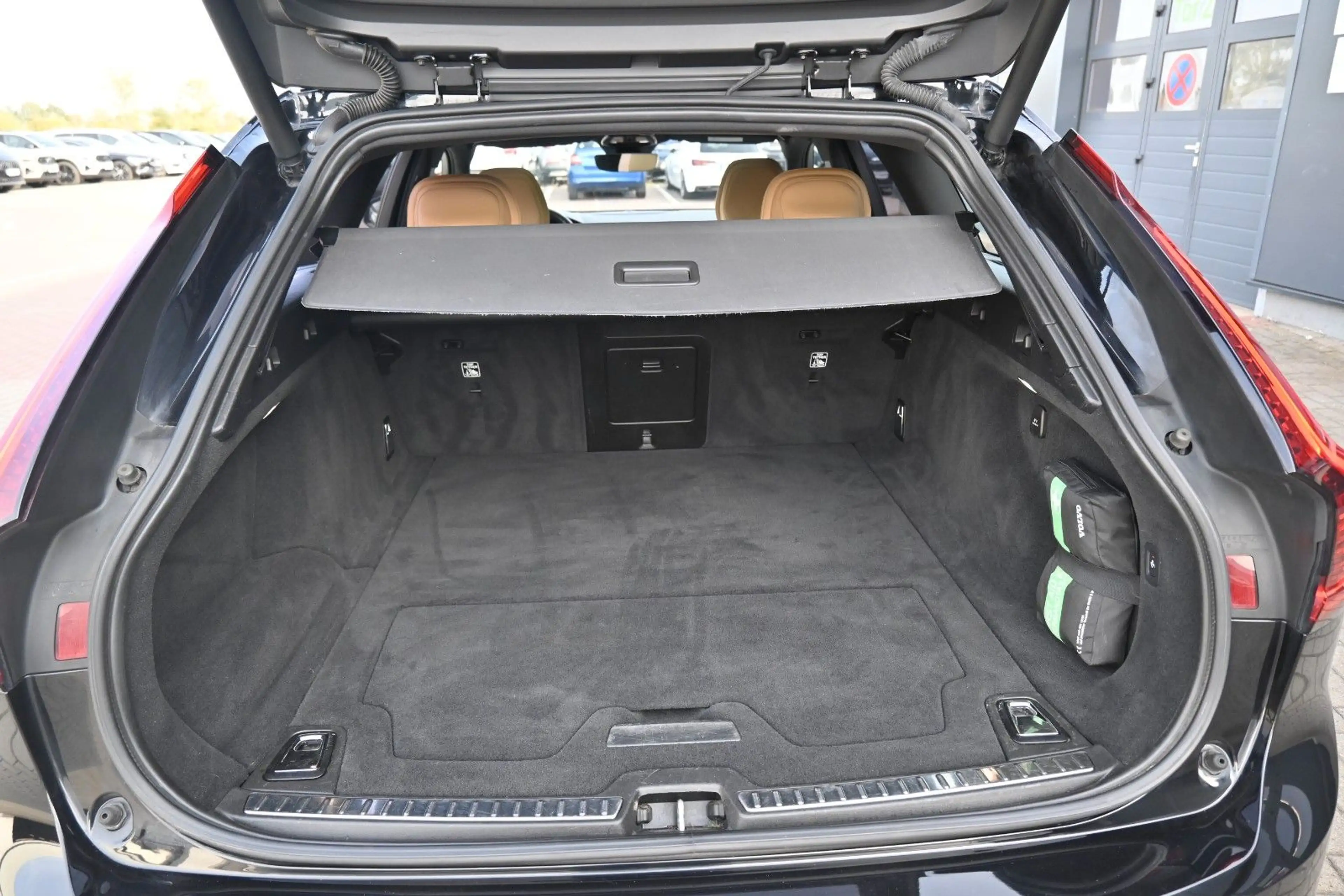 Volvo V90 B4 D Plus Bright*STDHZG*360°*PANO*ACC*AHK — photo 16