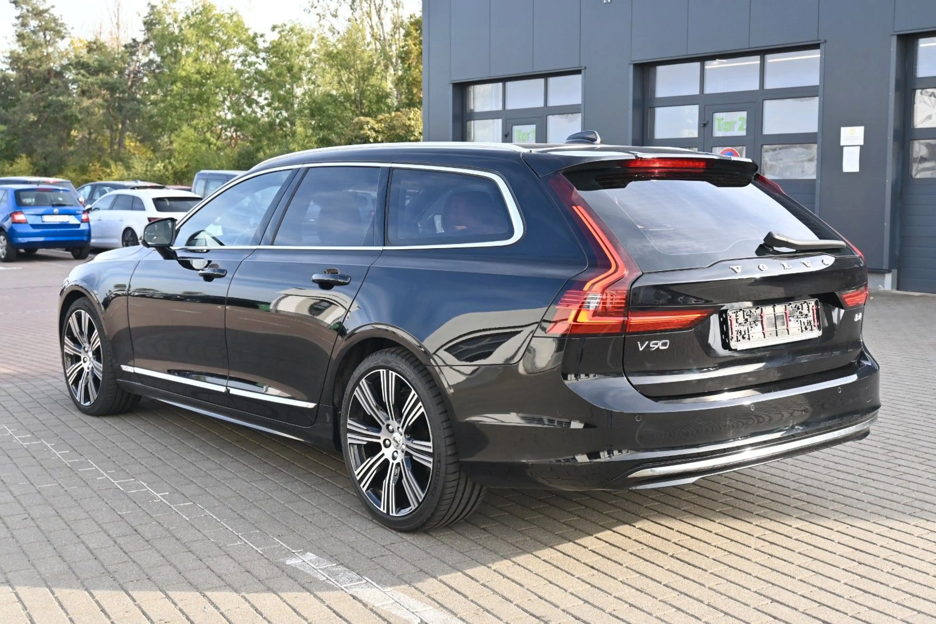 Volvo V90 B4 D Plus Bright*STDHZG*360°*PANO*ACC*AHK — photo 3