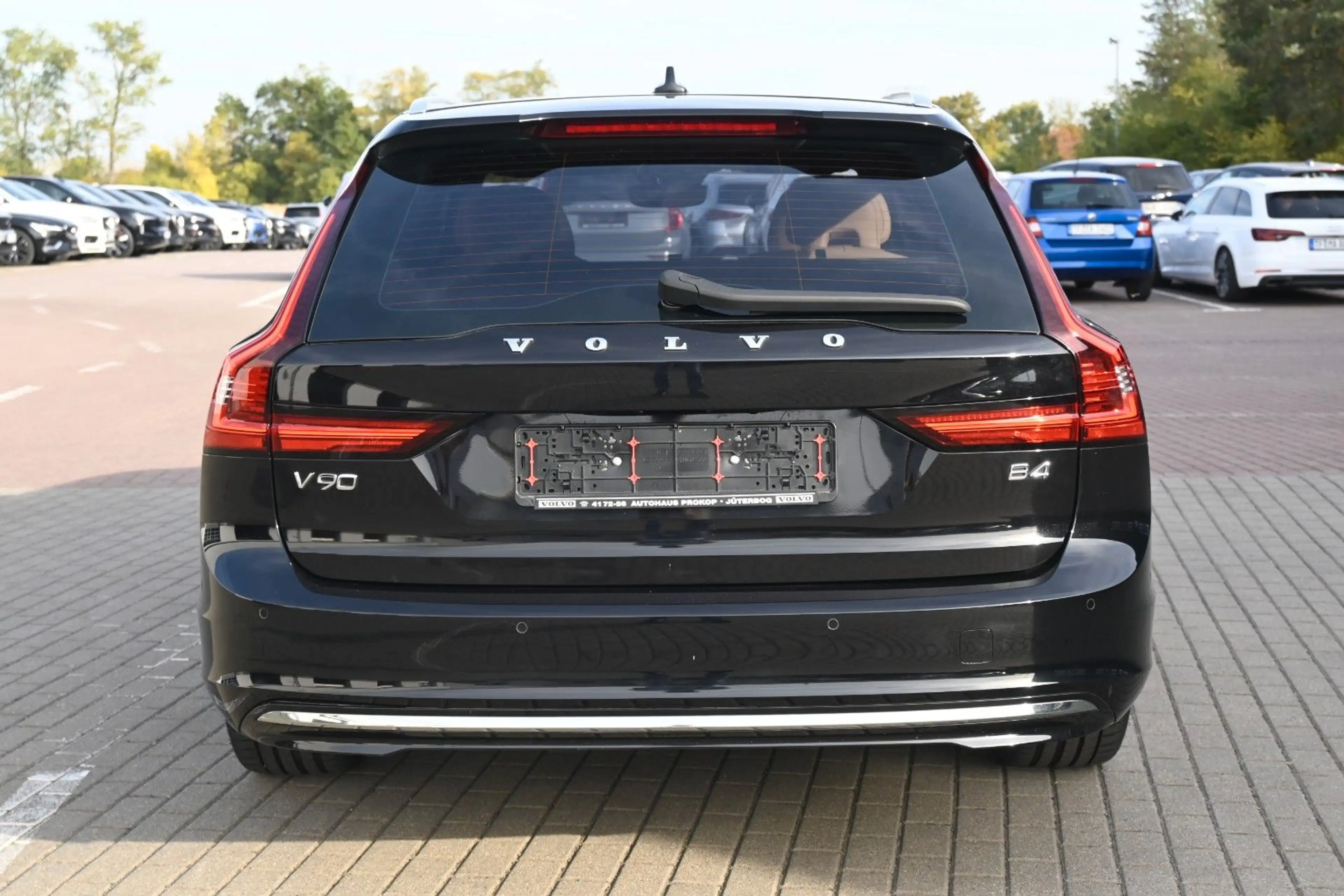 Volvo V90 B4 D Plus Bright*STDHZG*360°*PANO*ACC*AHK — photo 4