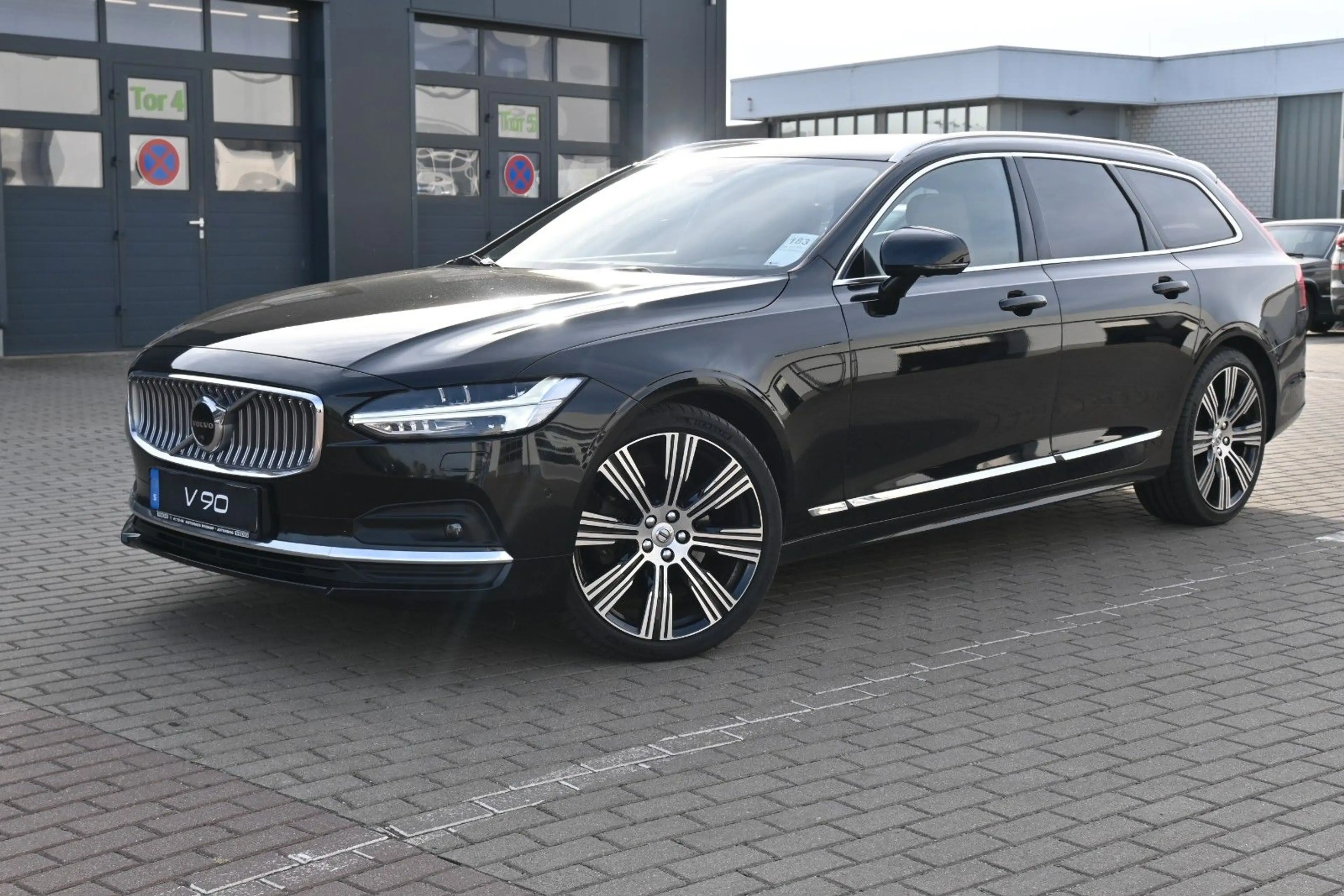 Volvo V90 B4 D Plus Bright*STDHZG*360°*PANO*ACC*AHK