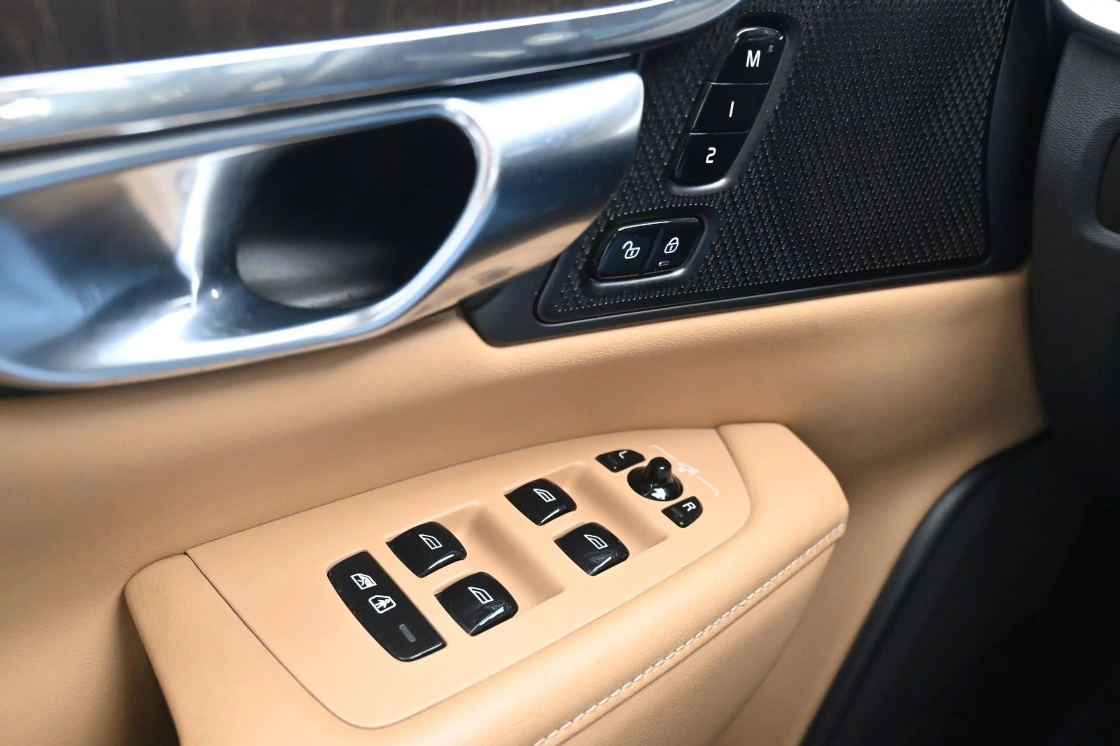 Volvo V90 B4 D Plus Bright*STDHZG*360°*PANO*ACC*AHK — photo 28